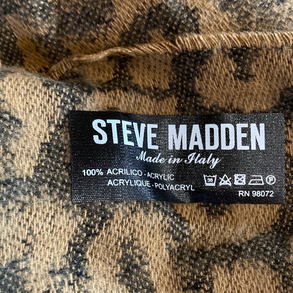 NWT Steve Madden Mid-Weight Leopard Print Muffler Scarf - Picture 6 of 7